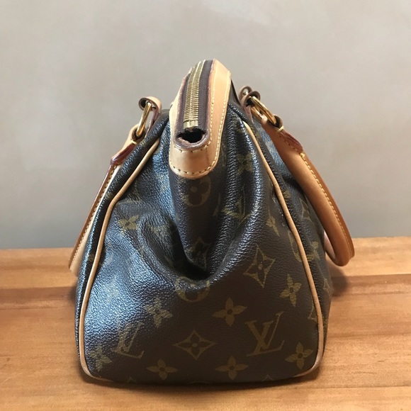 Host Pick❣️✨Louis Vuitton Trivoli PM🌟 - Picture 6 of 16